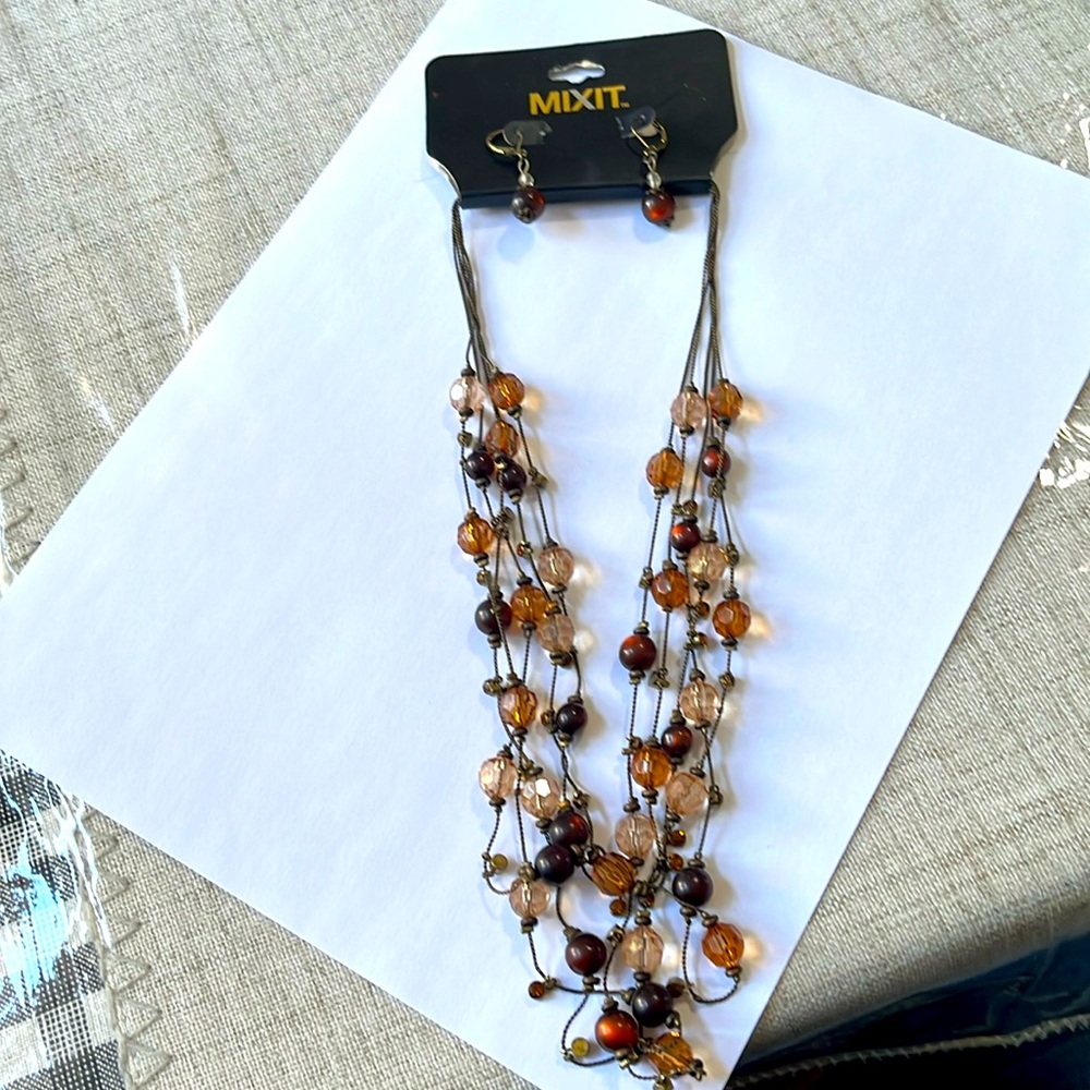 Women’s necklace and earrings